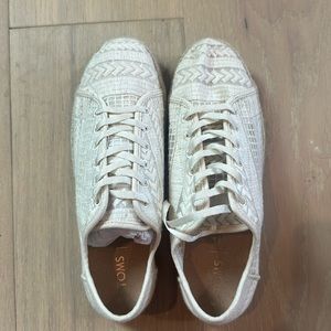 Never worn TOMS lace up shoes